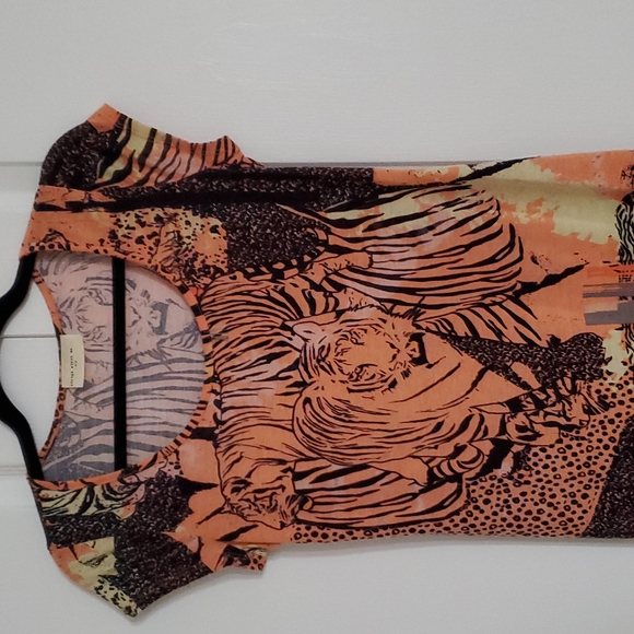 Fitted Graphic Print Dress - Picture 3 of 5